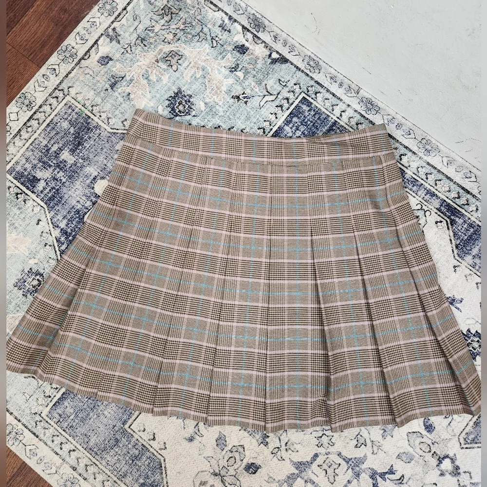 Aritzia Sunday Best Pleated Skirt - Picture 2 of 7